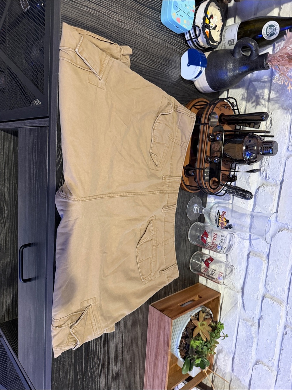 Old Navy Men’s Cargo Shorts in Tan Brown - Picture 3 of 7
